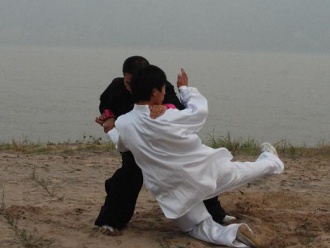 Podczas zdjęć do filmu instruktażowego (Chen Ziqiang)