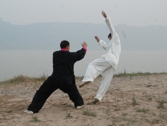 Podczas zdjęć do filmu instruktażowego (Chen Ziqiang)